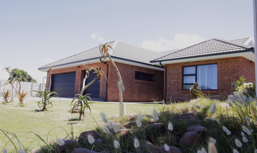 4 Bedroom Property for Sale in Paradise Beach Eastern Cape